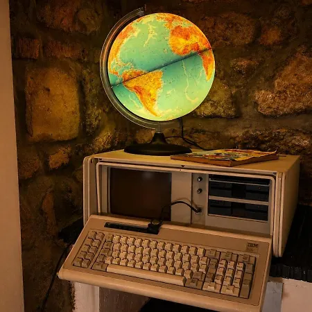 Retro Capsule Experience 80 90s - Emplacement Ideal - Unique *